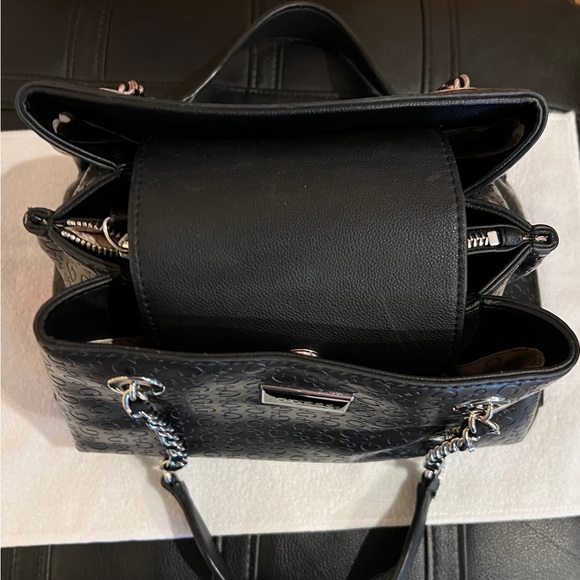 Black Guess Purse - Picture 4 of 9